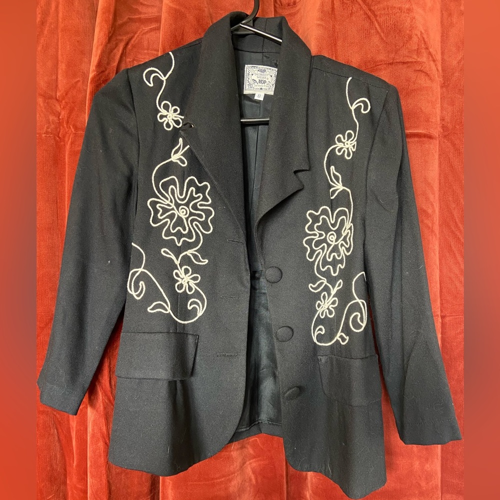 Embroidered vintage blazer